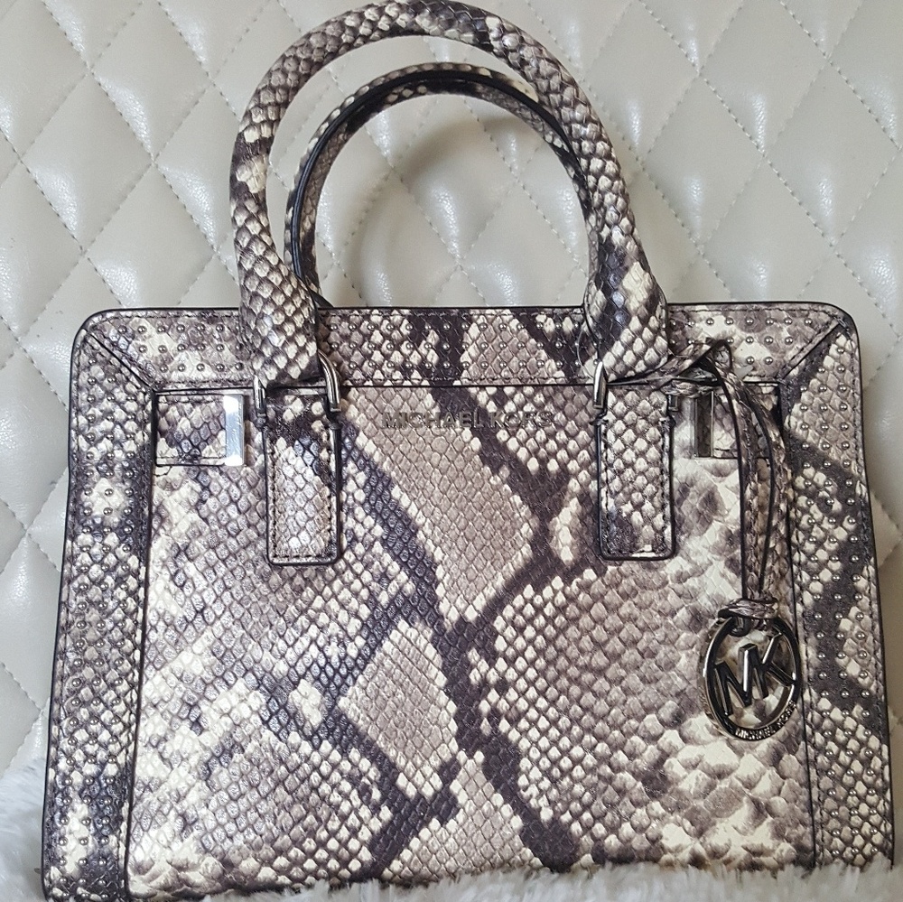 MICHAEL KORS MICRO STUDDED DILLON SMALL SATCHEL E